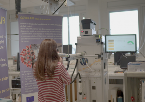 Preview image for the video "Covid-air du CNRS : diagnostiquer dans le souffle expiré".